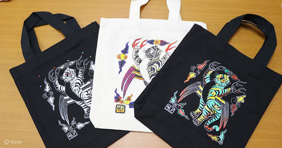 Tote Bags and T Shirt Making in Bukchon Hanok Village Seoul South